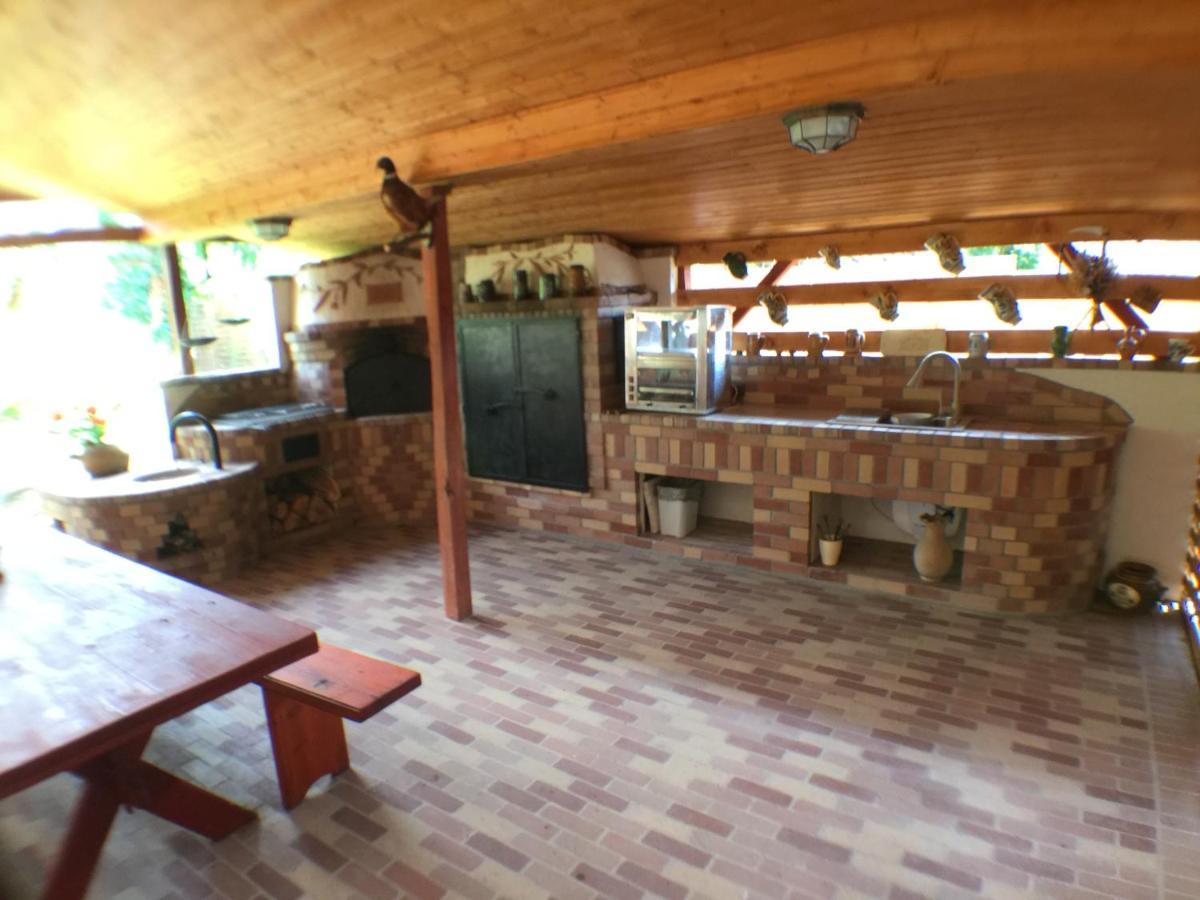 Patavar Panzio Etterem Gyongyospata Exterior foto